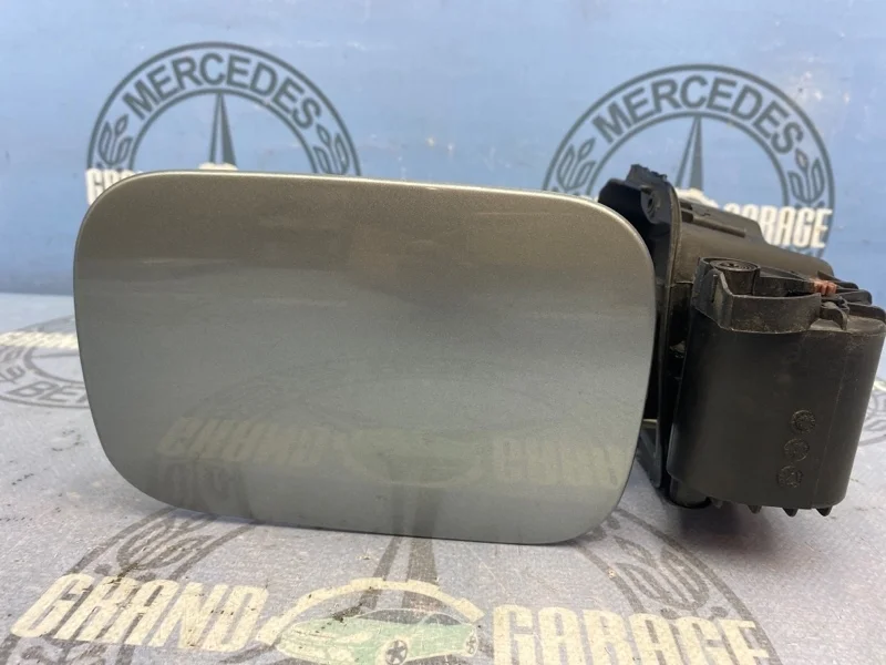 Лючок бензобака Mercedes-Benz S-Class 2217570006 W221