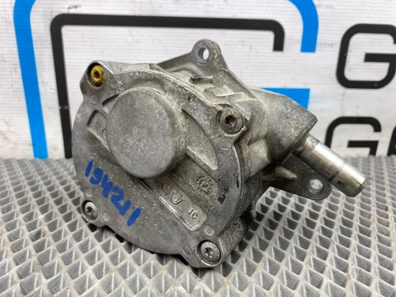 Насос вакуумный Mercedes-Benz E-Class 6422300165 W211 642.920 3.0