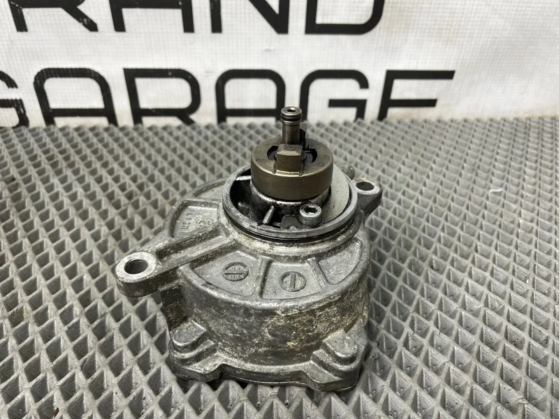Насос вакуумный Mercedes-Benz C-Class LA1231052 W204 646.811 2.2