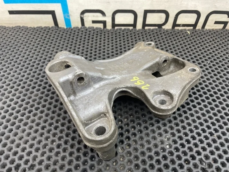 Кронштейн двигателя Audi Q7 7L8199308AF 4LB BAR 4.2, правый