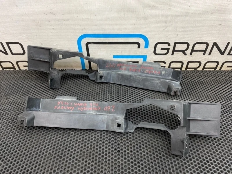Кронштейн фары Land Rover Range Rover 3 7009235 L322