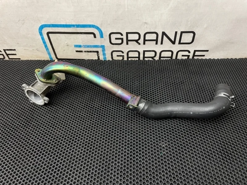 Патрубок охлаждения Nissan X-Trail 13048AD201 T30 YD22ETI 2.2