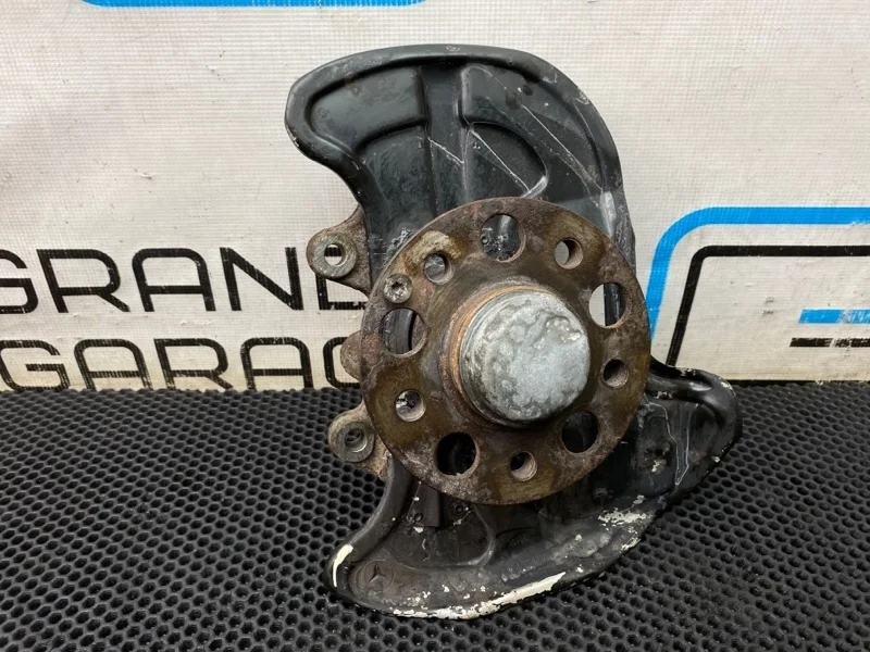 Кулак Mercedes-Benz C-Class 2043320201 W204 651.911 2.2, передний правый