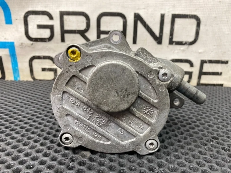 Насос вакуумный Mercedes-Benz Ml-Class 6422300165 W164 642.940 3.0