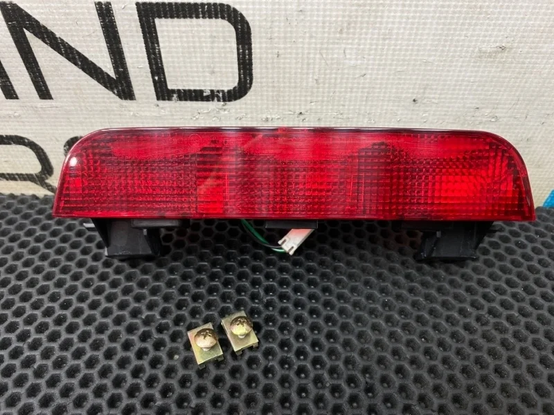 Фонарь стоп-сигнала Mitsubishi Pajero 1999 MR490840 V75W 6G74 3.5