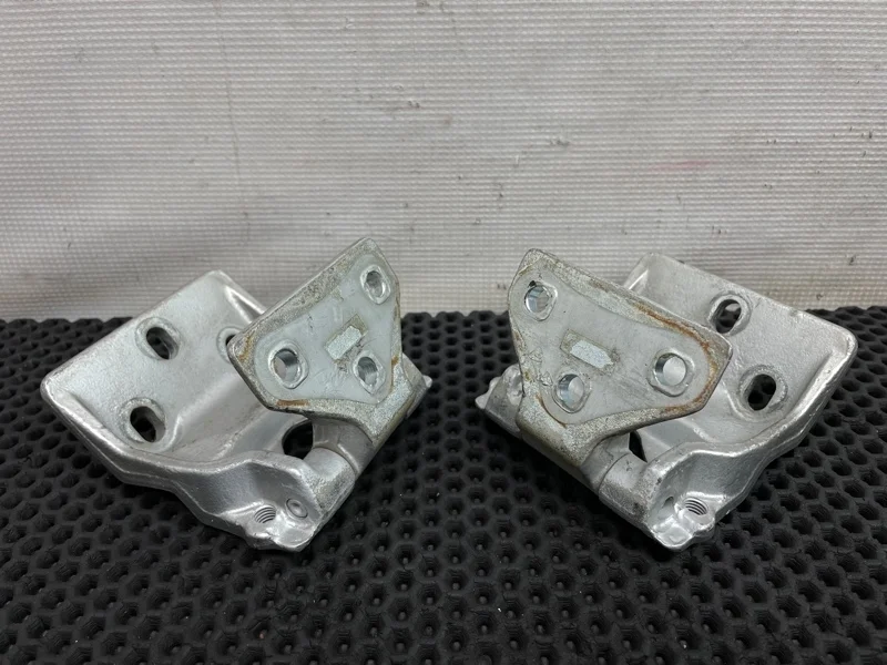 Петли багажника Mercedes-Benz V-Class 2001 6387400237 W638 104.900 2.8