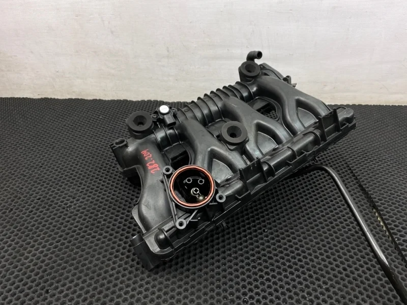 Коллектор впускной Mercedes-Benz C-Class 2010 2710903037 W204 271.860 1.8