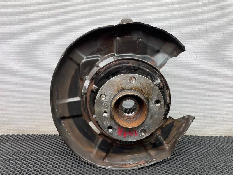 Кулак Bmw X1 2010 6788050 E84 N46B20B 2.0, задний правый