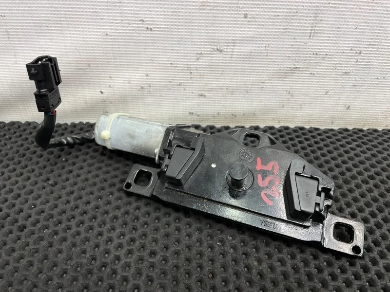 Доводчик багажника Bmw X6 2010 67107114613 E71 N63B44A 4.4