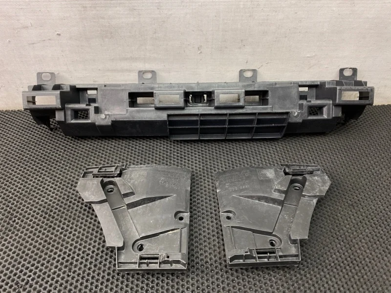 Кронштейн бампера Mercedes-Benz V-Class 2001 6388850236 W638 104.900 2.8, задний