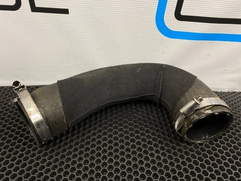 Патрубок интеркулера Audi Q5 2010 8R0145709H 8RB CDNC 2.0