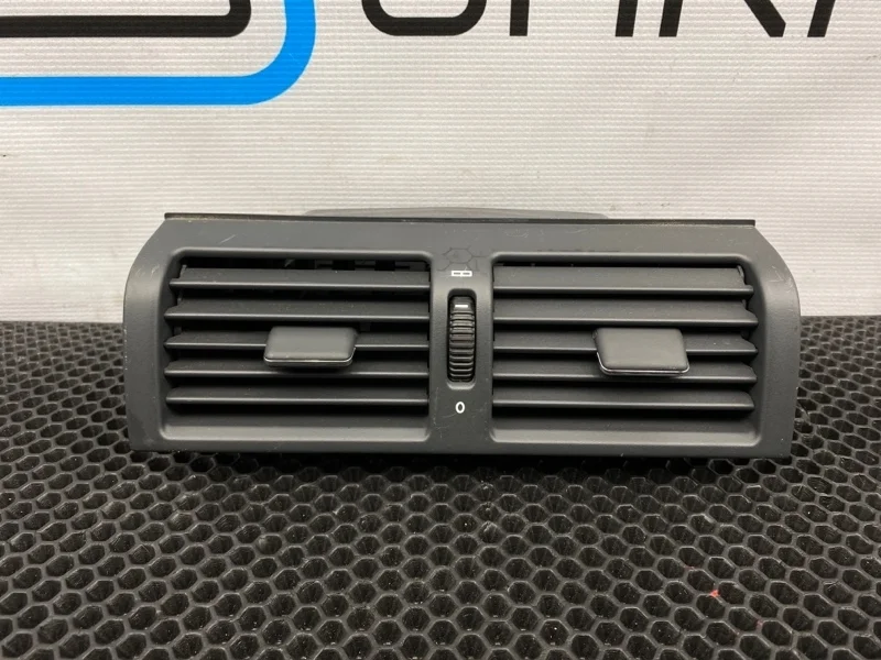 Дефлектор обдува Mercedes-Benz E-Class 2001 2108300054 W210 112.914 2.6, передний