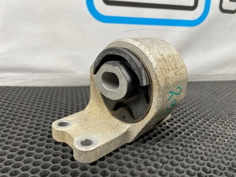 Подушка кпп Land Rover Discovery 2006 LR092039 L319 406PN 4.0