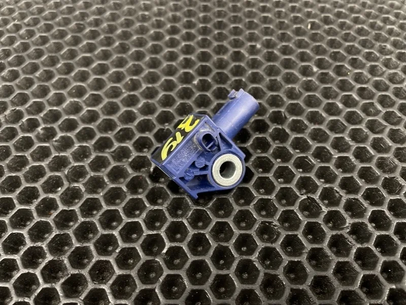 Датчик удара Mercedes-Benz Cls-Class 2011 2128204926 W218 276.952 3.5