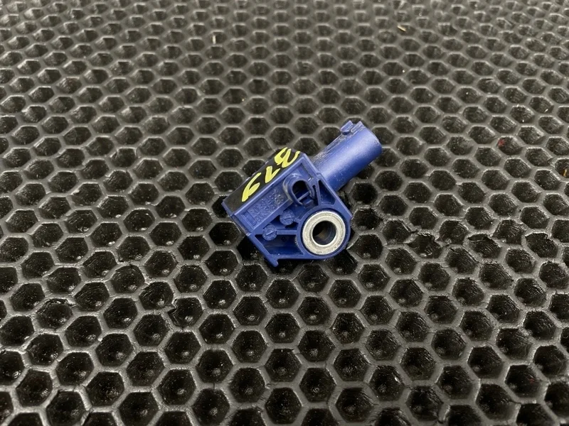 Датчик удара Mercedes-Benz Cls-Class 2011 2128204926 W218 276.952 3.5