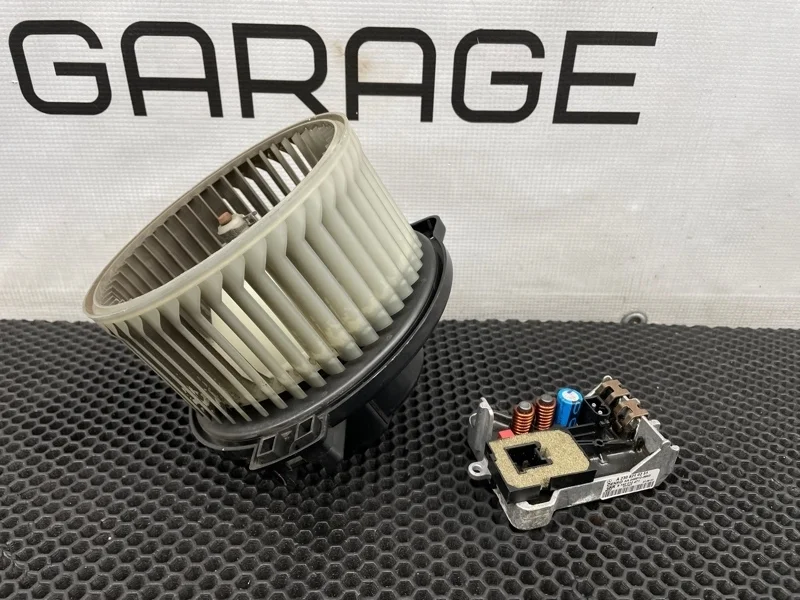 Моторчик печки Mercedes-Benz Ml-Class 2003 1638204242 W163 112.970 3.7