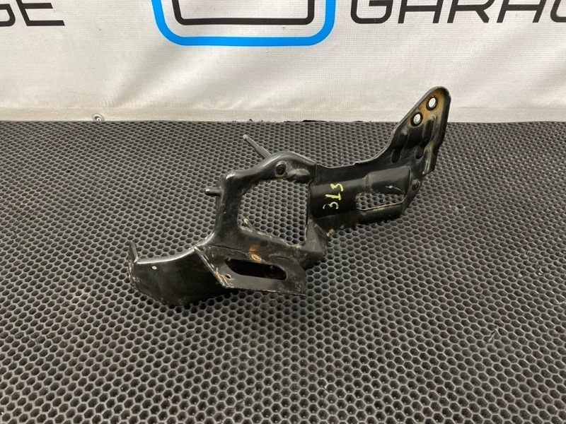 Кронштейн пневмокомпрессора Mercedes-Benz R-Class 2008 2513210040 W251 272.967 3.5