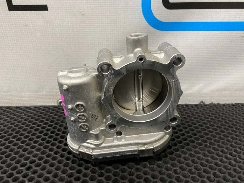 Заслонка дроссельная Mercedes-Benz C-Class 2016 2701410025 W205 274.910 1.6