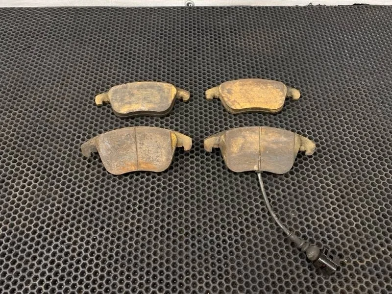 Колодки тормозные Volkswagen Tiguan 2012 5N0615116L 5N2 CCZD 2.0, передние