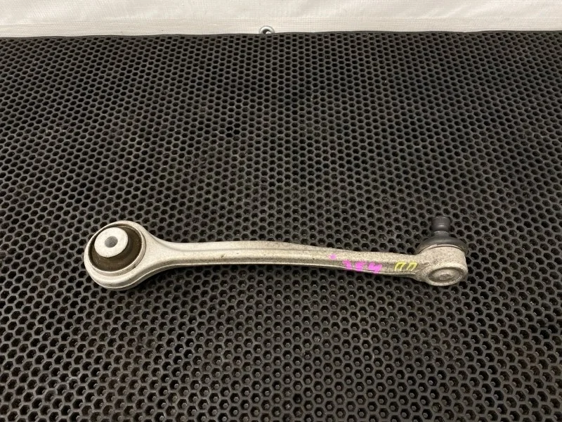 Рычаг Audi A4 2016 8W0407506C B9 CVKB 2.0, передний правый