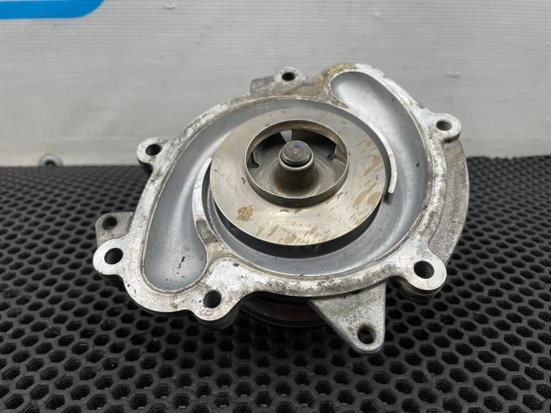 Насос водяной (помпа) Mercedes-Benz E-Class 2009 A6422001001 W212 642.850 3.0