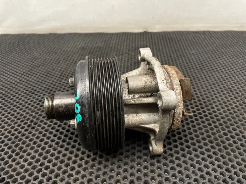 Насос водяной (помпа) Land Rover Range Rover 2006 LR008863 L322 368DT 3.6