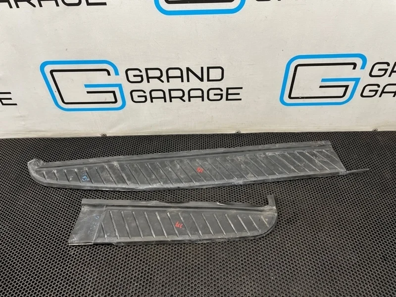 Накладка порога Land Rover Range Rover Sport 2008 VUB503490 L320 368DT 3.6, левая