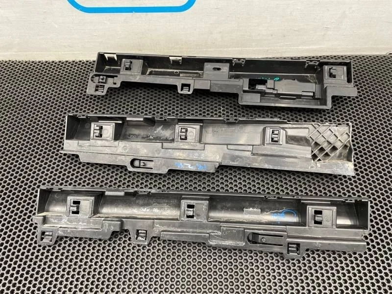 Кронштейн порога Bmw 3-Series 2012 51777256918 F30 N20B20A 2.0, правый