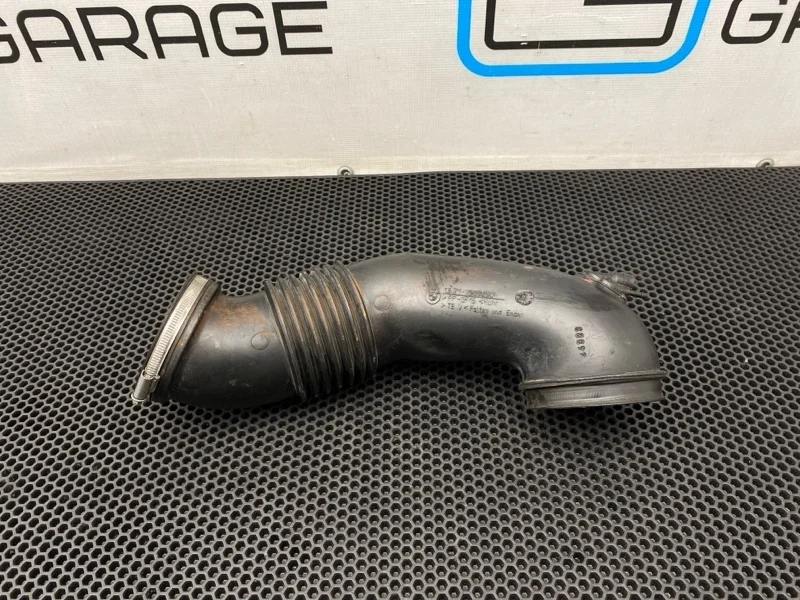 Патрубок воздушный Land Rover Range Rover 2003 13717509250 L322 M62B44 4.4