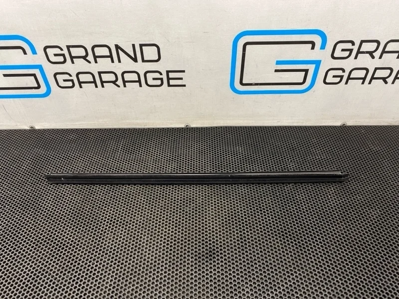 Уплотнитель стекла Volvo S60 2011 31335771 Y20 B4164T 1.6, передний правый