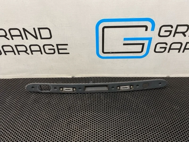 Накладка багажника Volvo S60 2011 31253641 Y20 B4164T 1.6