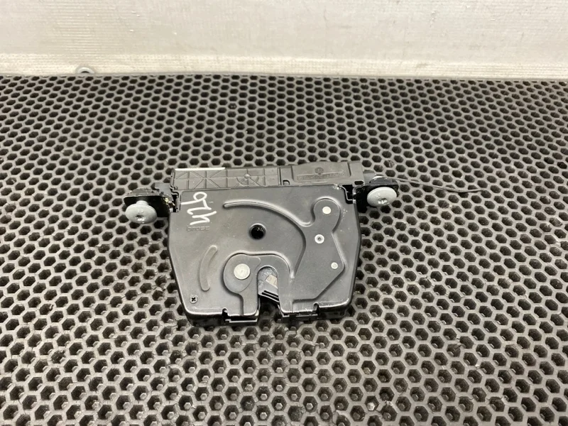 Замок багажника Bmw 5-Series 2011 51247191212 F10 N52B25A 2.5