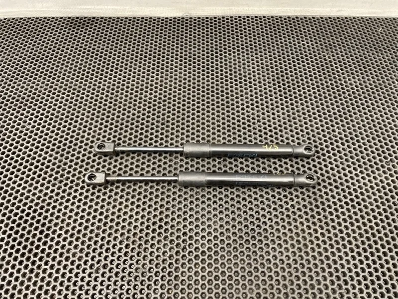 Амортизаторы капота Bmw X3 2011 51237210727 F25 N52B30A 3.0