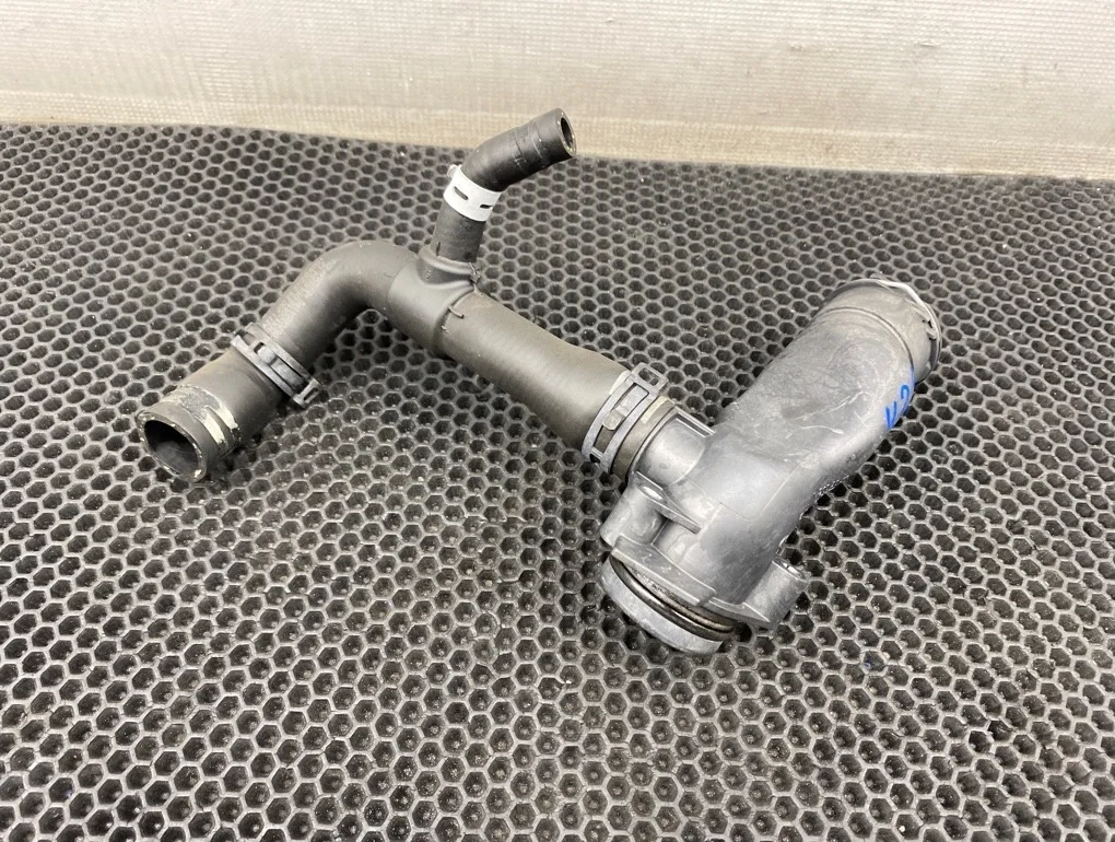 Патрубок охлаждения Mercedes-Benz E-Class 2011 A2712002056 C207 271.860 1.8