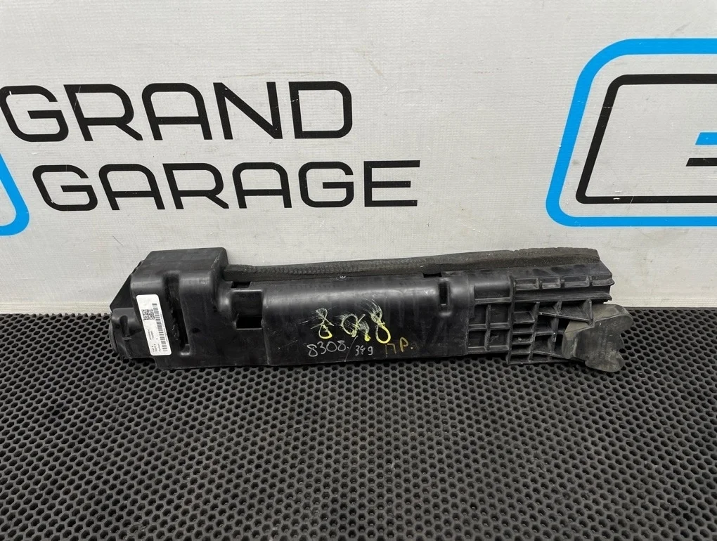 Кронштейн радиатора Bmw X3 2012 17117593839 F25 N55B30A 3.0, правый