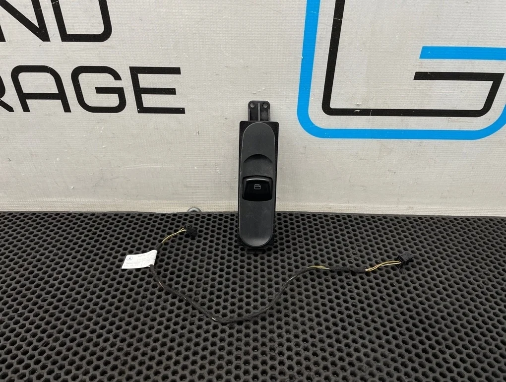Кнопка стеклоподъемника Mercedes-Benz V-Class 2011 A6395451413 W639 272.978 3.5, передняя левая