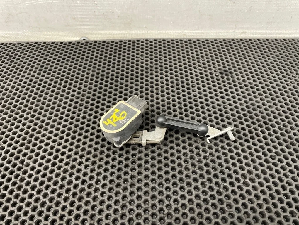 Датчик положения кузова Bmw 5-Series 2011 37146781361 F10 N52B25A 2.5, передний левый