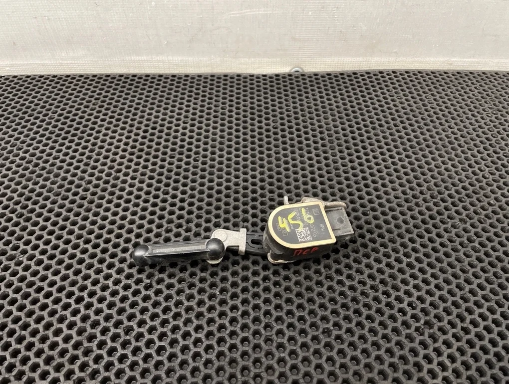 Датчик положения кузова Bmw 5-Series 2010 37146781361 F10 N55B30A 3.0, передний