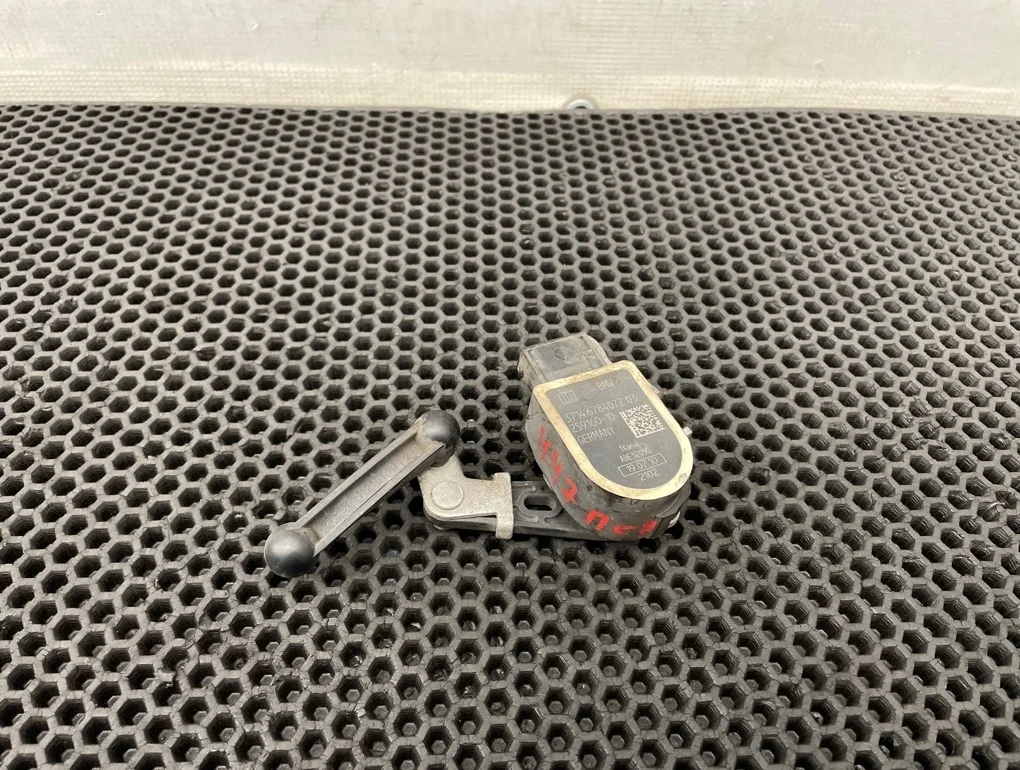 Датчик положения кузова Bmw 7-Series 2010 37146781362 F01 N54B30A 3.0, передний правый