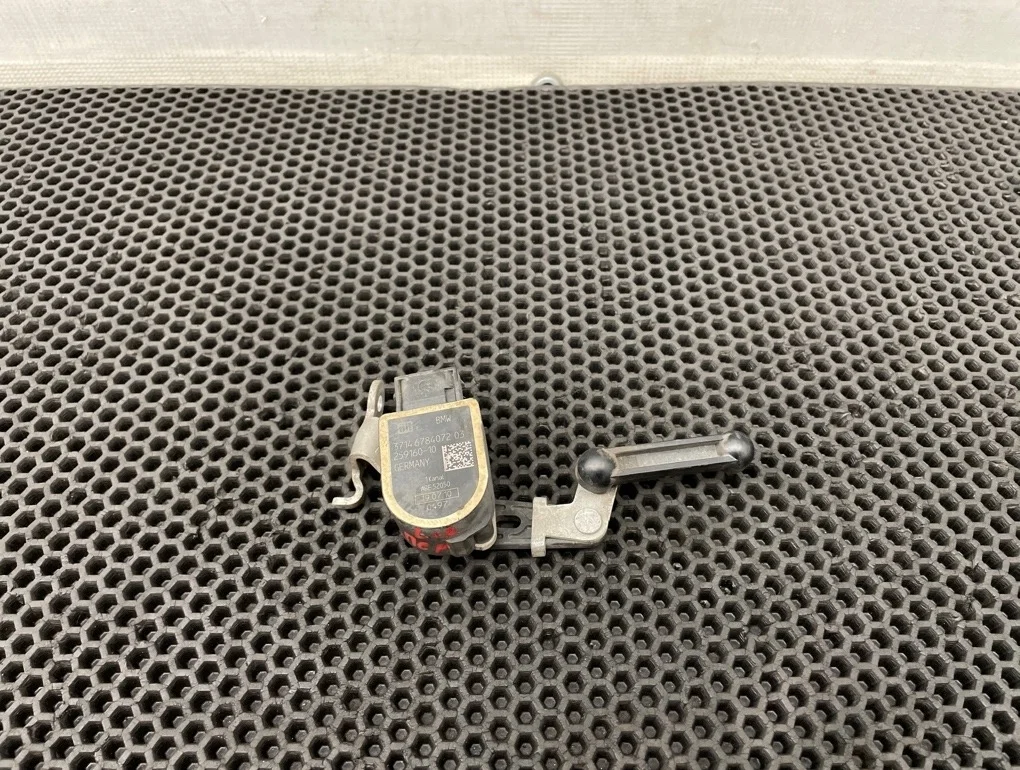 Датчик положения кузова Bmw 7-Series 2010 37146781361 F01 N54B30A 3.0, передний левый