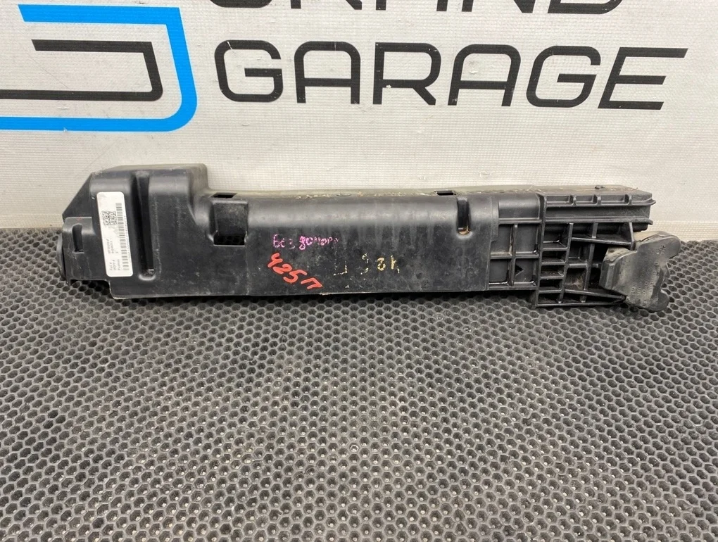 Кронштейн радиатора Bmw X3 2011 17117593839 F25 N52B30A 3.0, правый