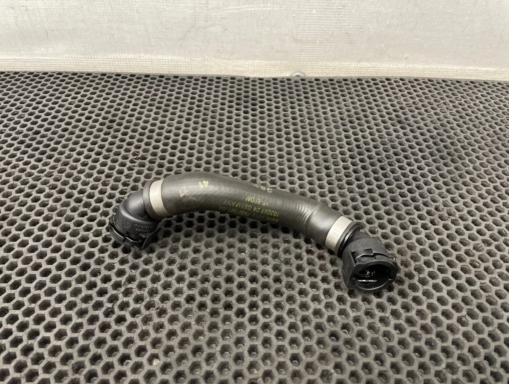 Патрубок охлаждения Bmw X5 2007 17127537101 E70 N52B30A 3.0