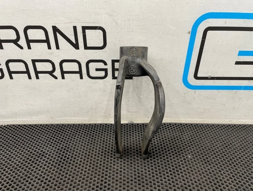 Кронштейн Bmw X6 2009 31126775085 E71 N54B30A 3.0, передний левый