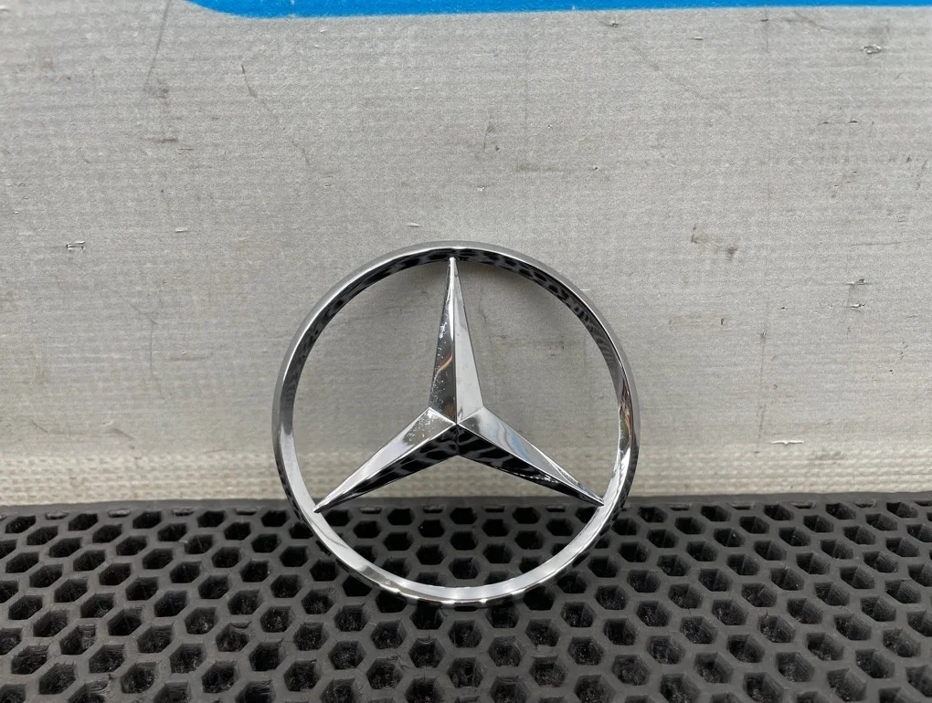 Эмблема Mercedes-Benz C-Class 2012 A2047580058 C204 271.820 1.8, задняя