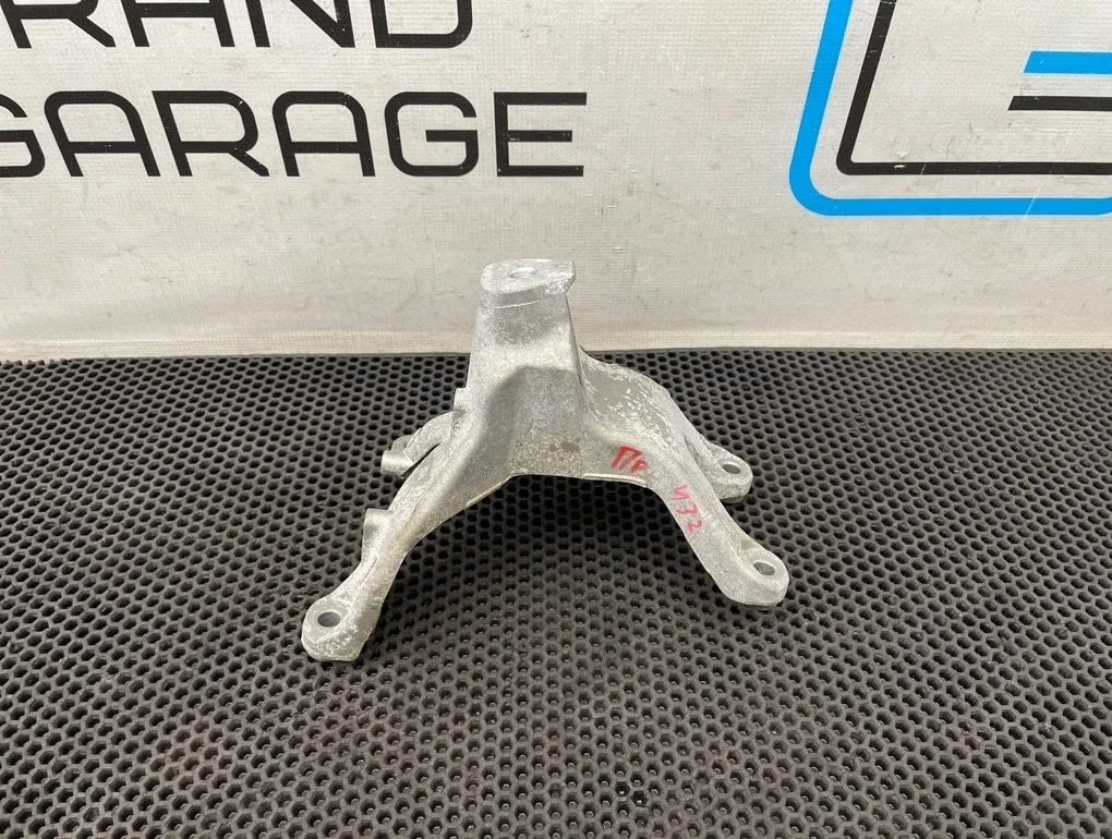 Кронштейн двигателя Audi A6 2014 8K0199308BT C7 CDNB 2.0, правый