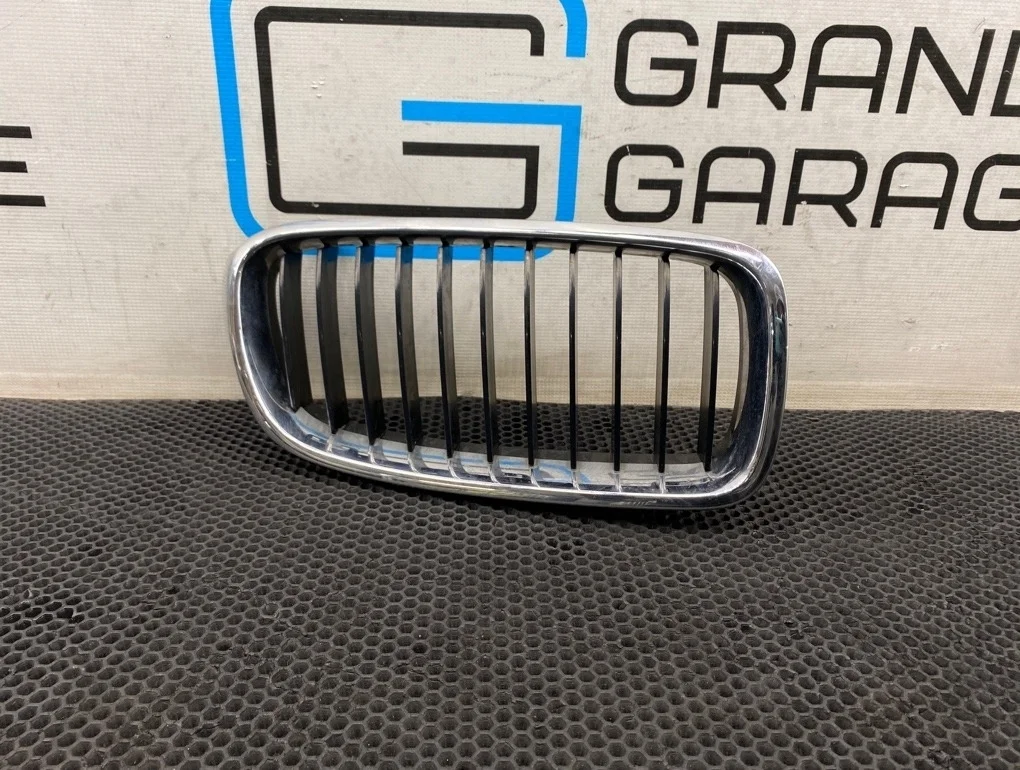 Решетка радиатора Bmw 3-Series 2013 51137255412 F30 N20B20B 2.0, правая