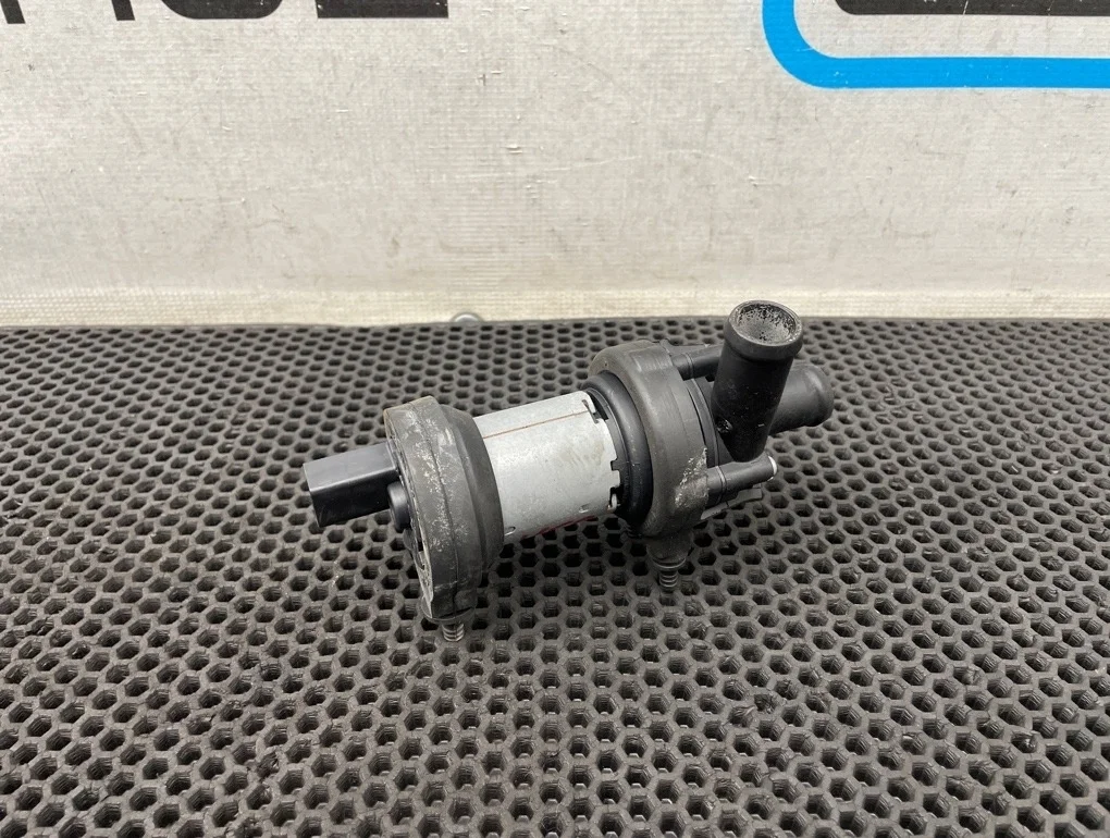 Насос водяной электрический Audi Tt 2007 3D0965561D 8J3 BUB 3.2