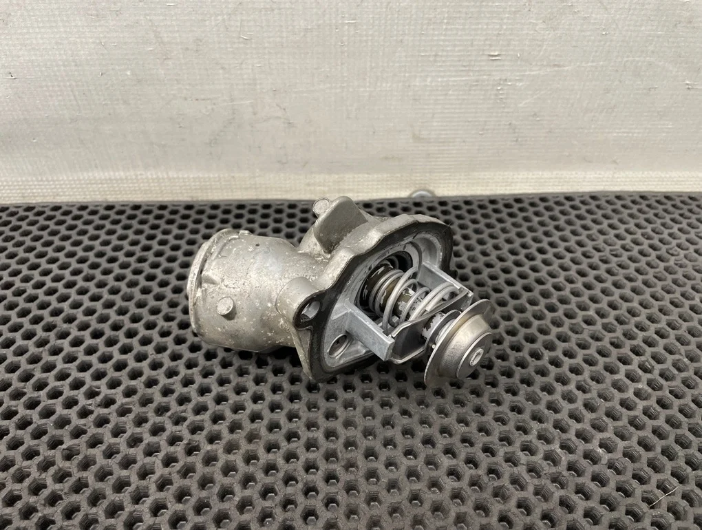 Термостат Mercedes-Benz V-Class 2009 A2732000215 W639 272.978 3.5