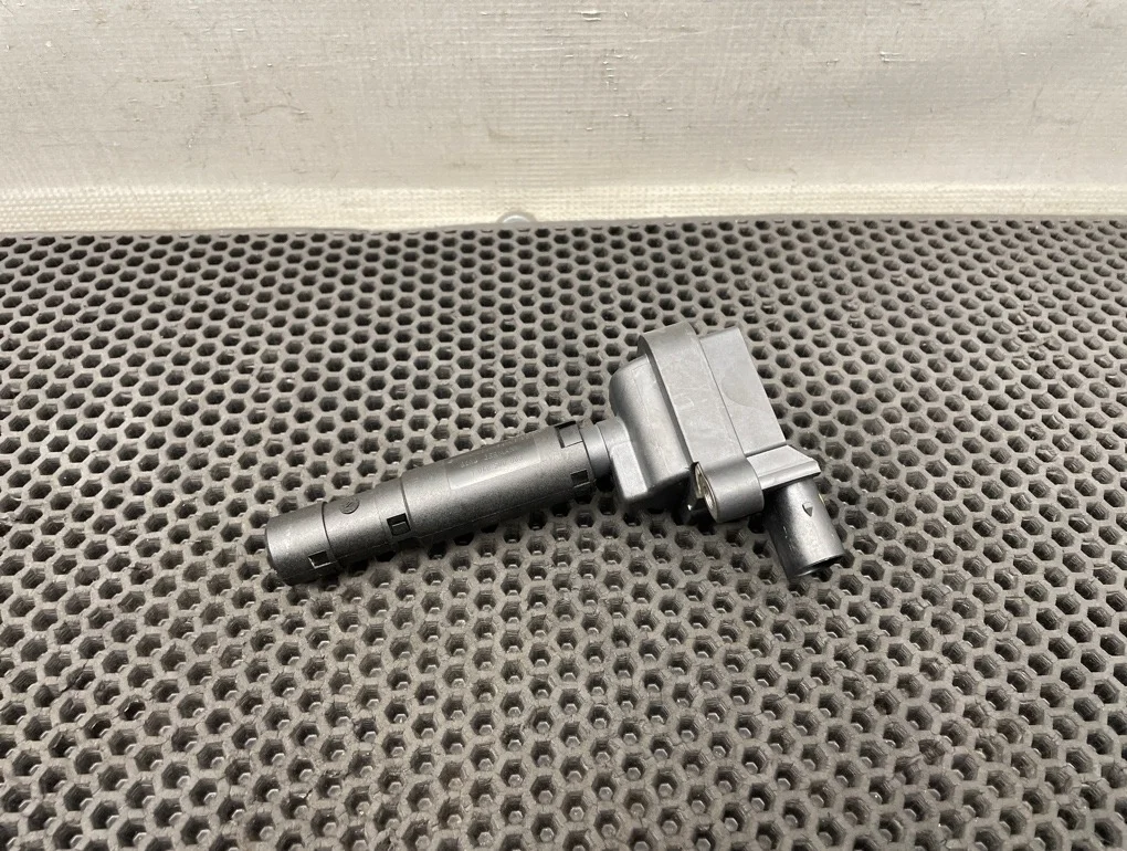 Катушка зажигания Mercedes-Benz C-Class 2012 A0001502580 C204 271.820 1.8