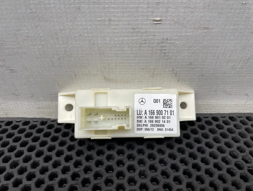 Блок электронный Mercedes-Benz C-Class 2012 A1669007101 C204 271.820 1.8